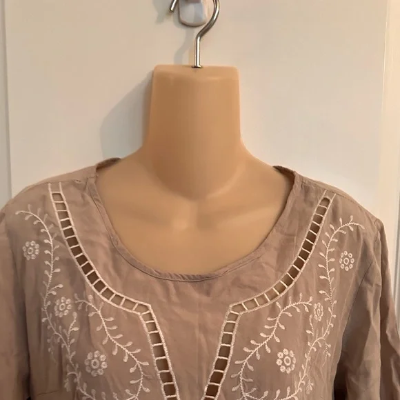 Solitaire Ravi Khosla Women’s Embroidered Blouse - Picture 4 of 11